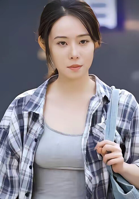 《她已身登青云梯》剧照