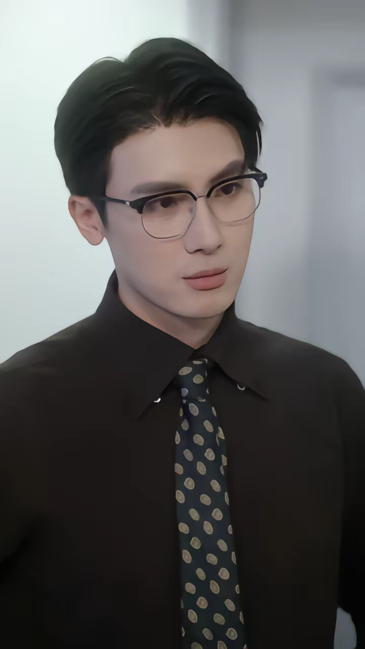 《假扮情侣，我竟是他的朱砂痣》剧照