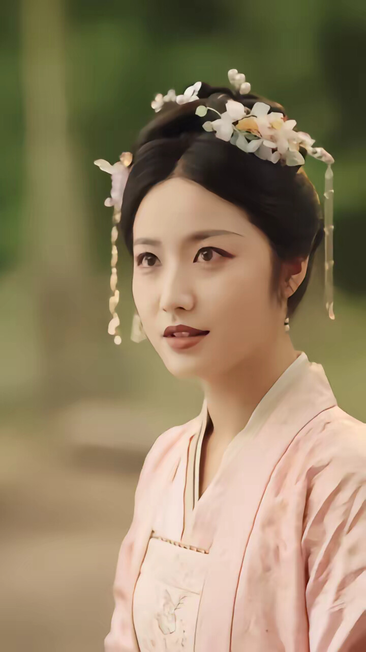 《穿成极品农妇，带崽囤粮惊艳全城》剧照