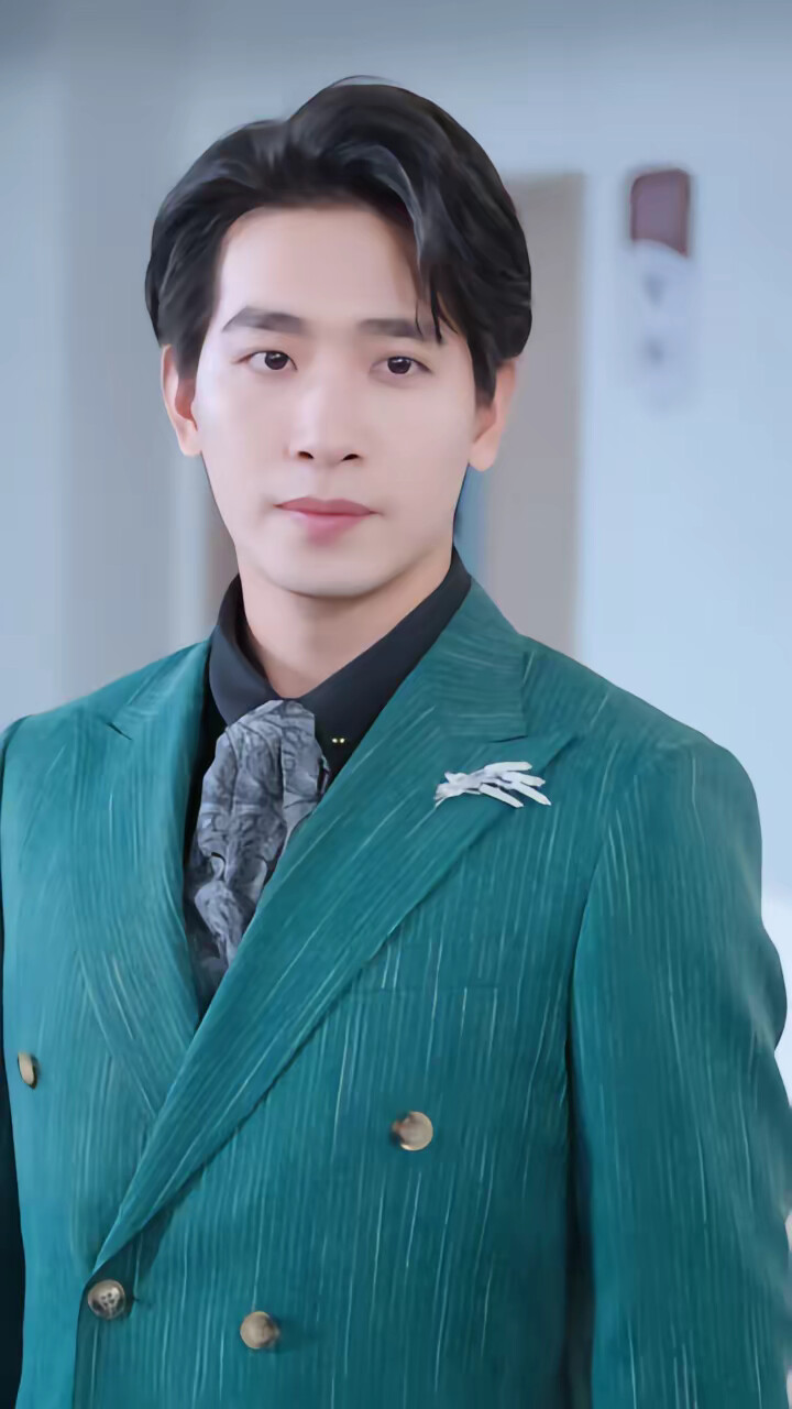 《小可怜眼一红大叔折腰哄》剧照