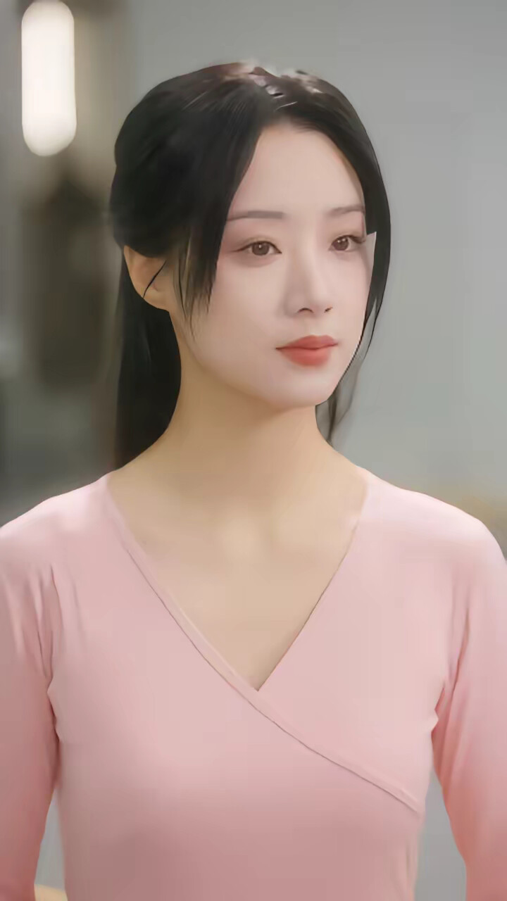 《她携春色来》剧照