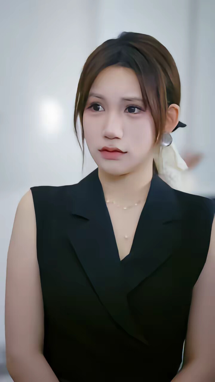 《系统误判，我的糟糠之妻是校花》剧照