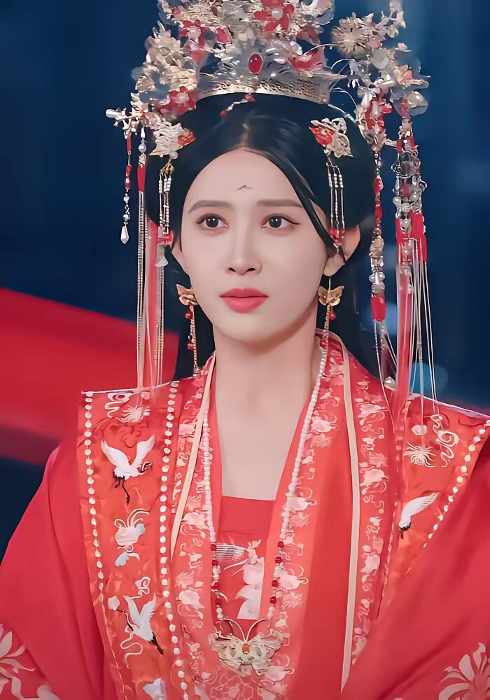 《趁懵懂女帝被退婚，拐走做老婆》剧照