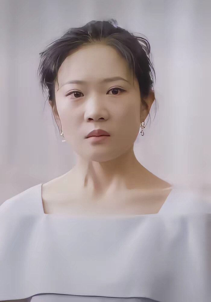 《小透明下山竟成万人迷》剧照