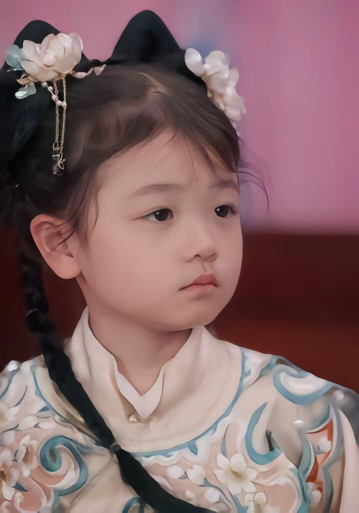 《侯府丢弃的萌宝却是天道亲闺女》剧照