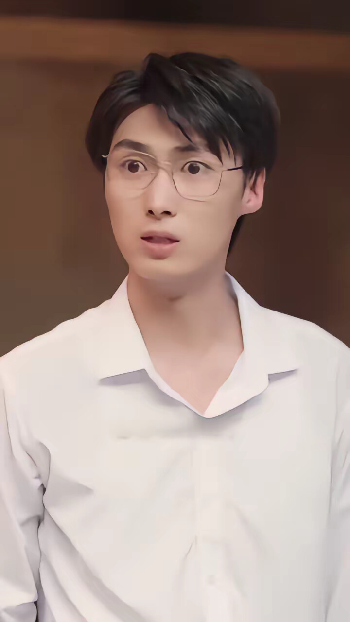 《乡村极品小医圣》剧照