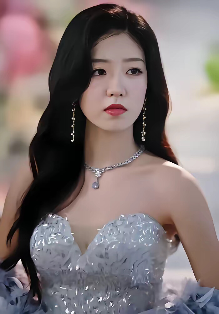 《订婚宴假爸爸身份瞒不住了》剧照