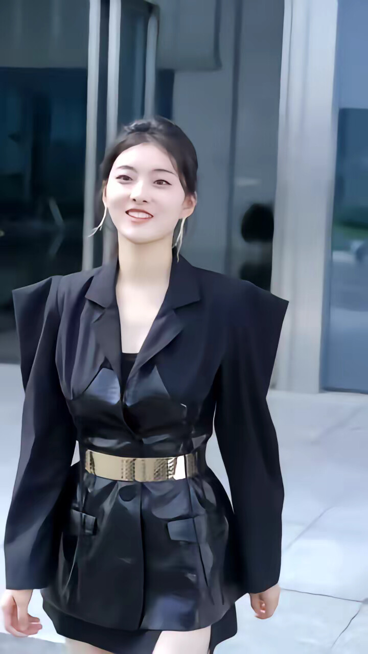 《丑女逆袭：被首富大佬缠上了》剧照