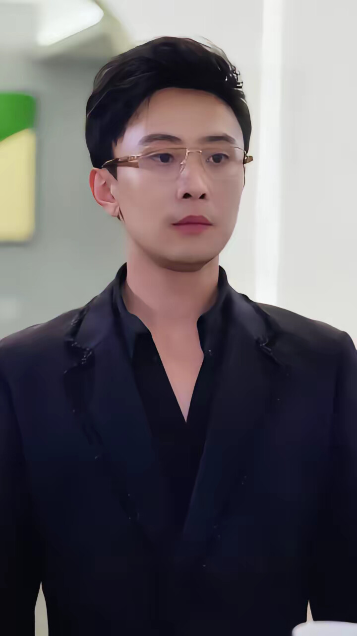 《她在厉总心尖玩火》剧照