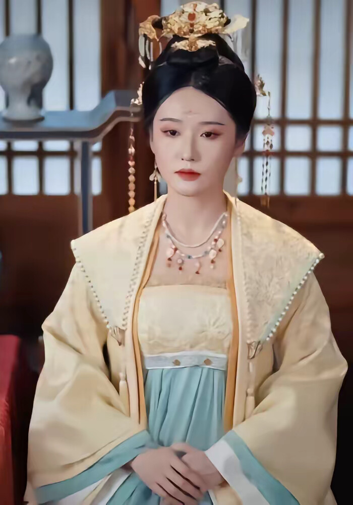 《穿进女尊世界后，我成了香饽饽》剧照