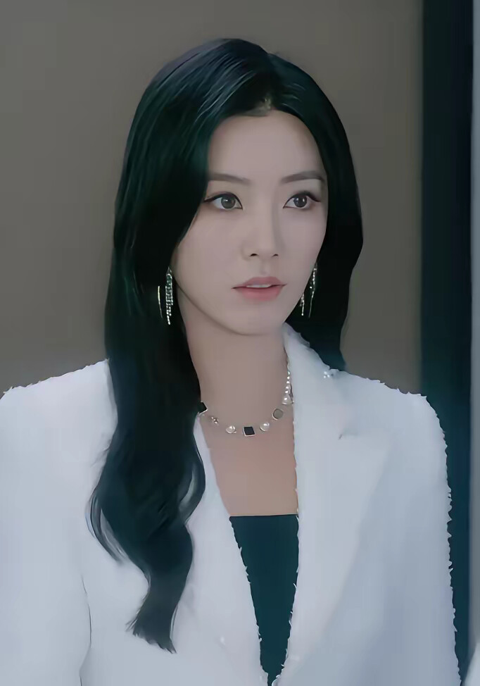 《她从火光中来》剧照