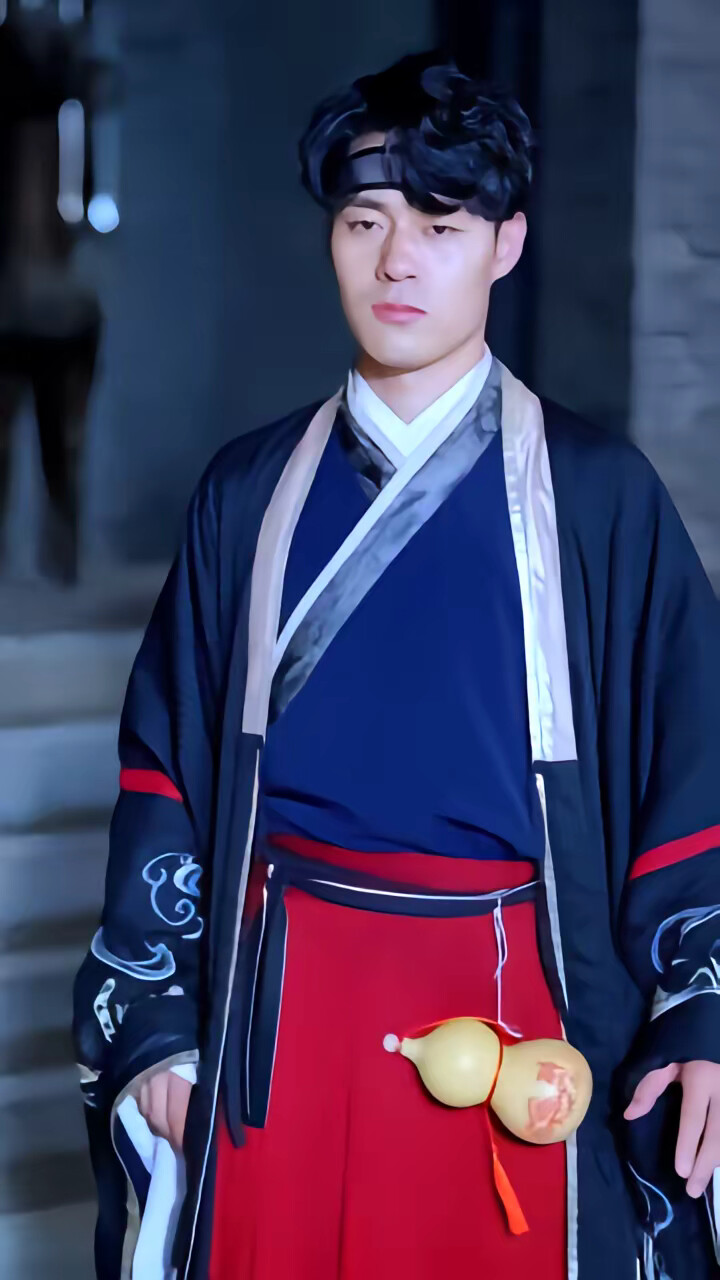 《拒掌昆仑下山去，反手弑仙镇天门》剧照