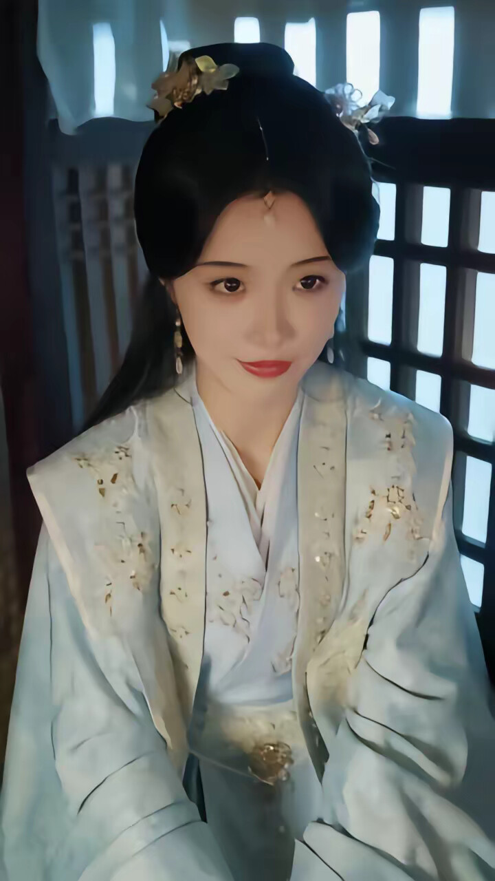 《冷厉权臣，郡主照样手拿把掐》剧照