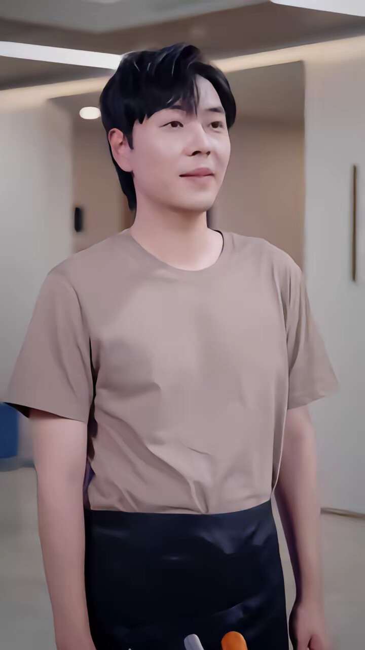 《欠债摆摊，南方小土豆追我跑》剧照