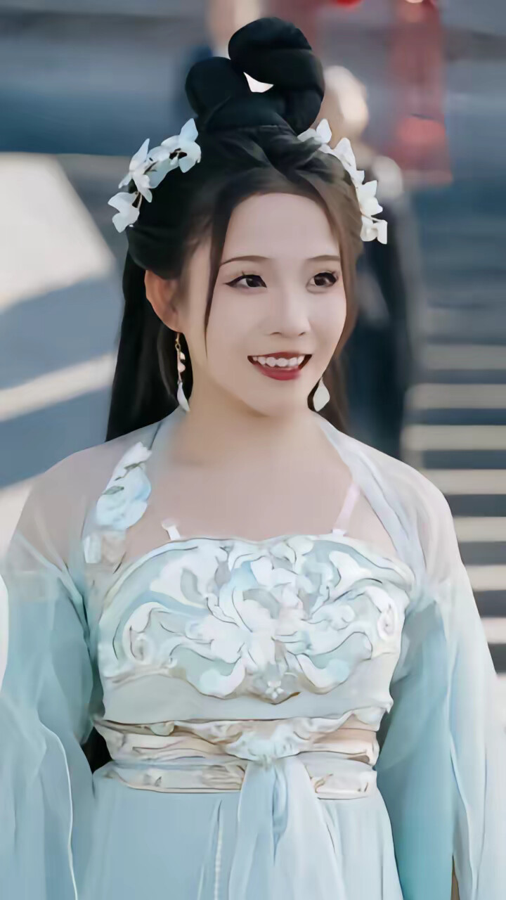 《穿越成反派，全宗美女爱上我》剧照