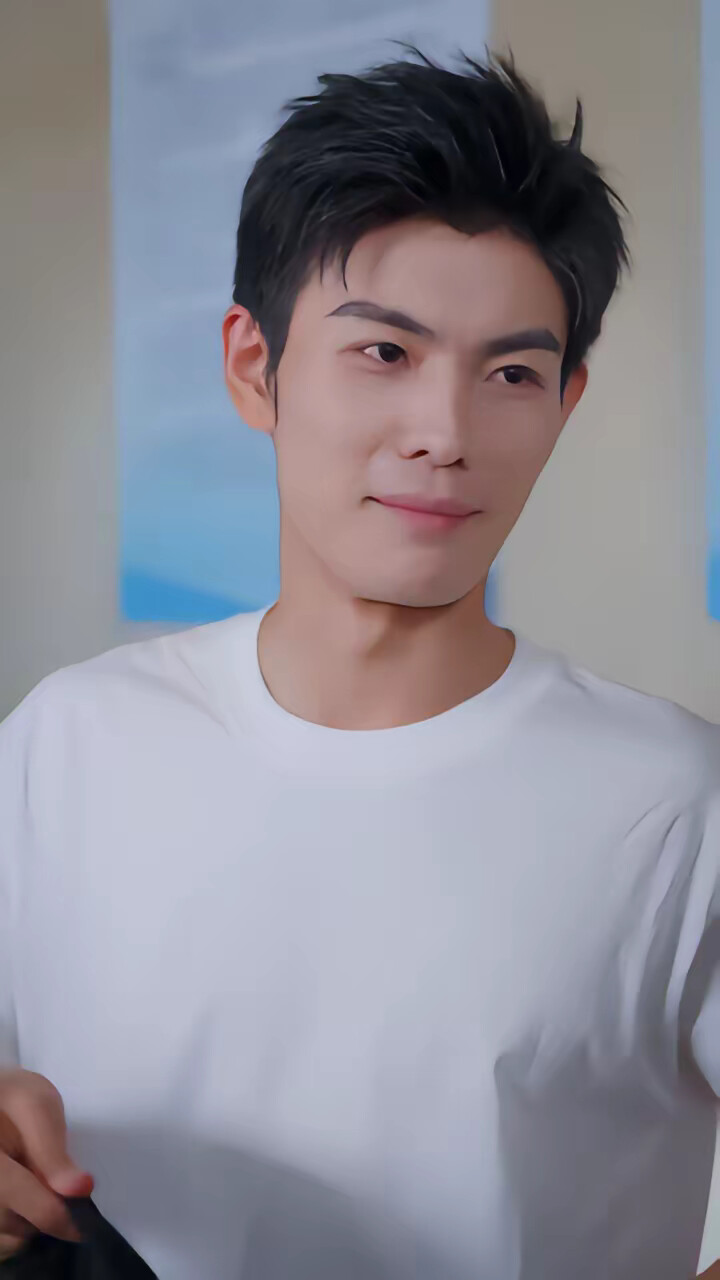 《女总裁来视察，你带她工地搬砖》剧照