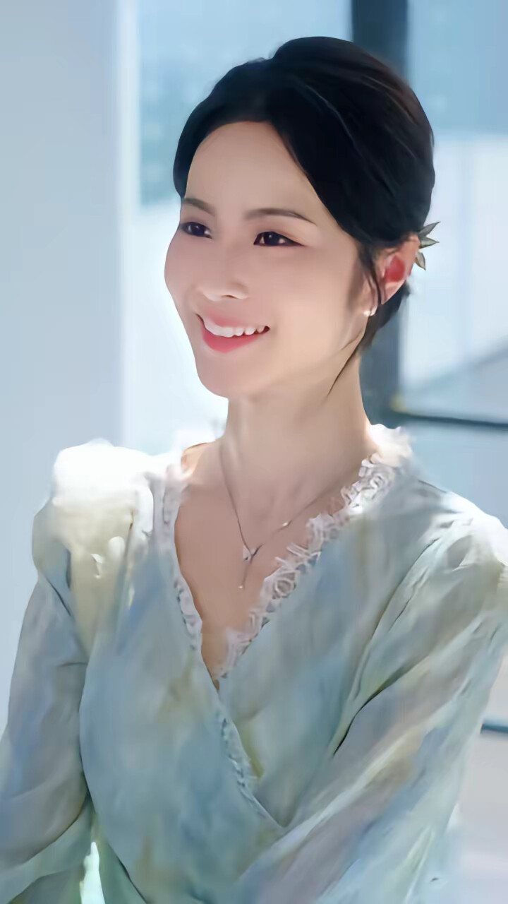 《惊！炮灰女配和男二喜结连理了》剧照