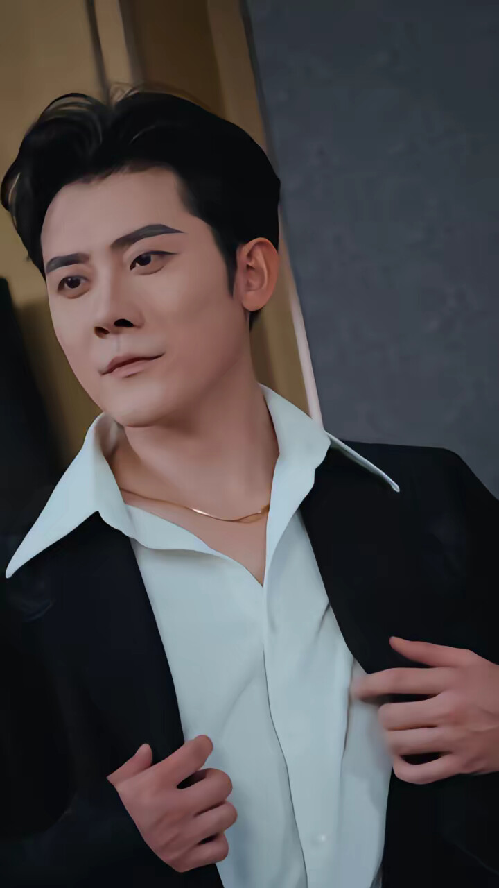 《都重生了谁还追校花》剧照