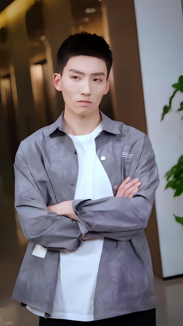 《酸雨末日，我站上世界之巅》剧照