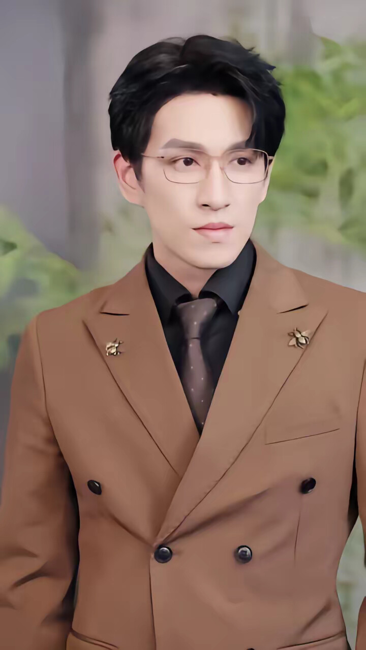 《顾总又在孔雀开屏》剧照