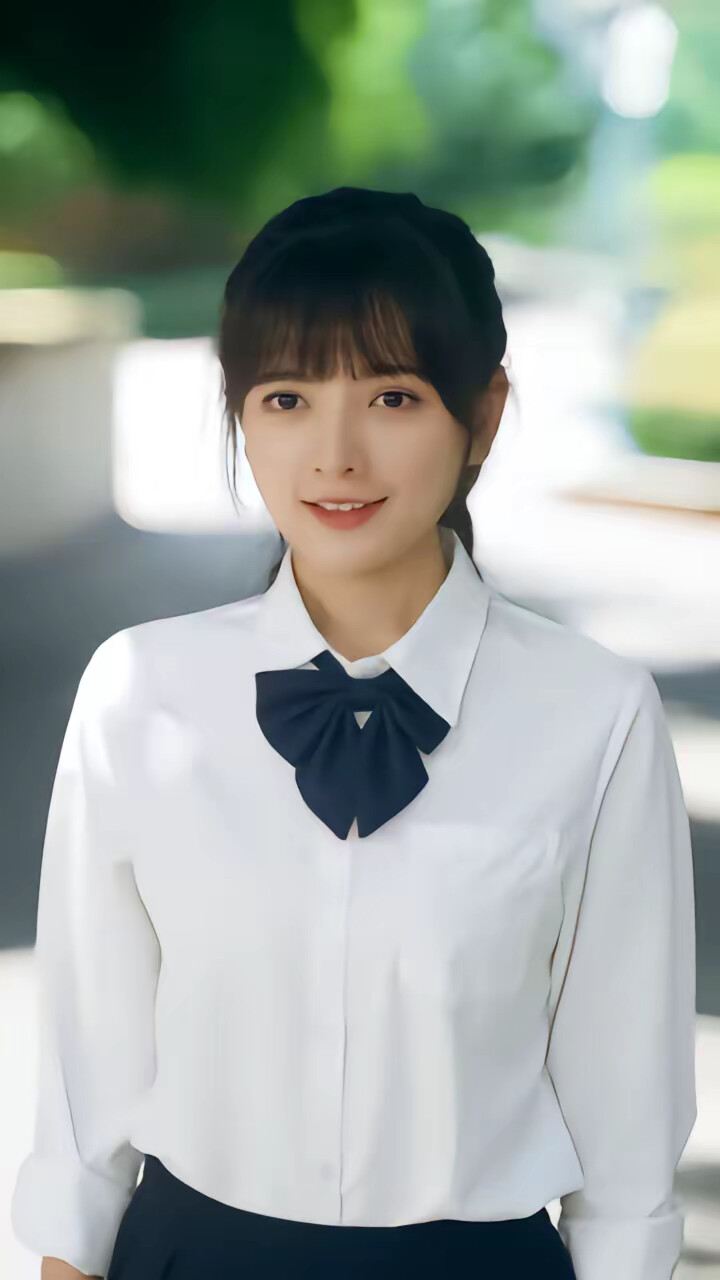 《我在泥泞里，你向阳而生》剧照