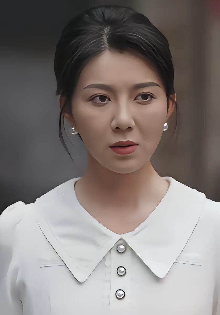 《我卖房救的他，正陪别人买豪车》剧照