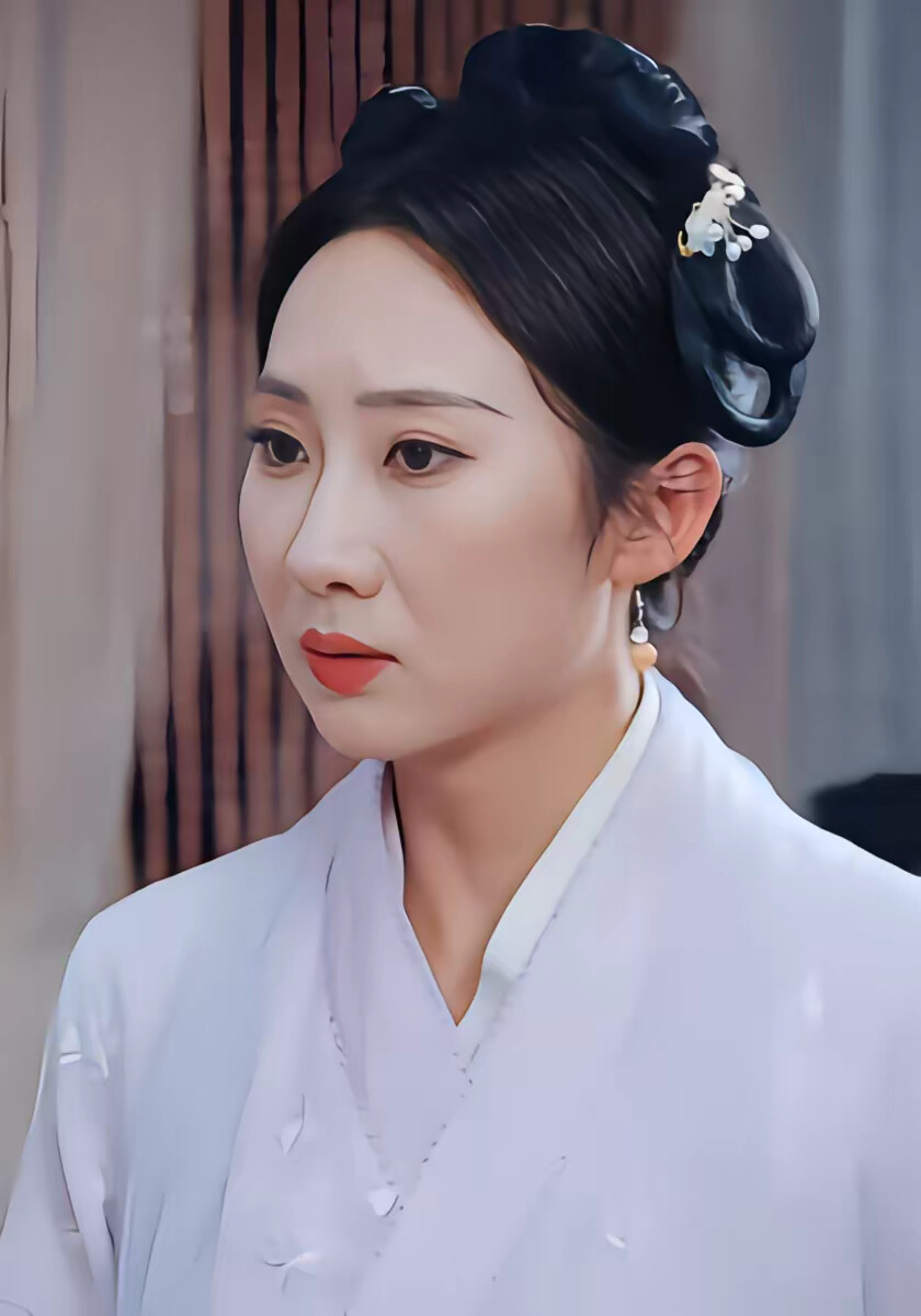 《物价贬值，我穿回来后带飞全家》剧照