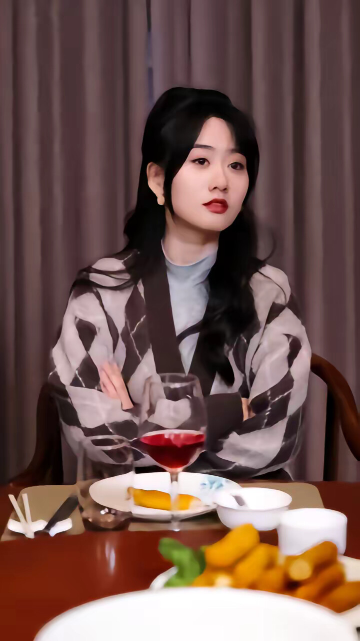 《离婚后五个大佬都要娶我》剧照