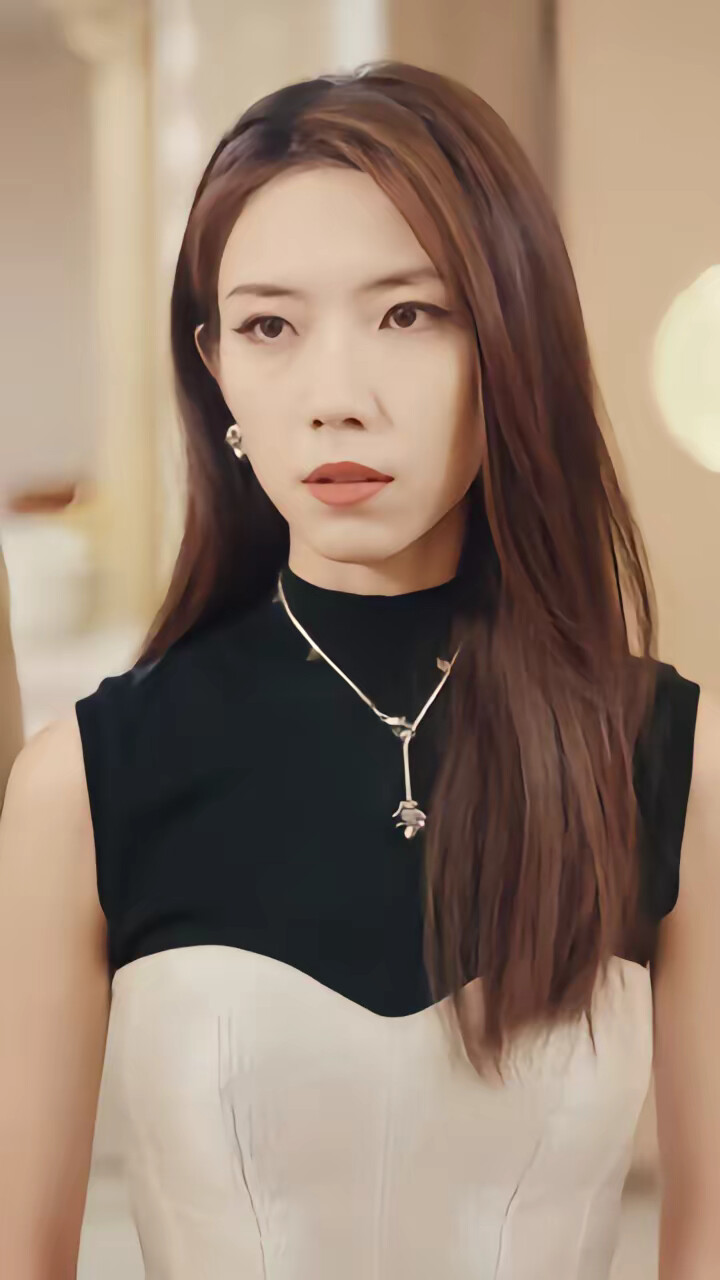 《重生后，我收养的偏执弟弟不装了》剧照