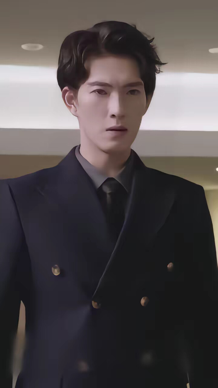 《小透明下山竟成万人迷》剧照