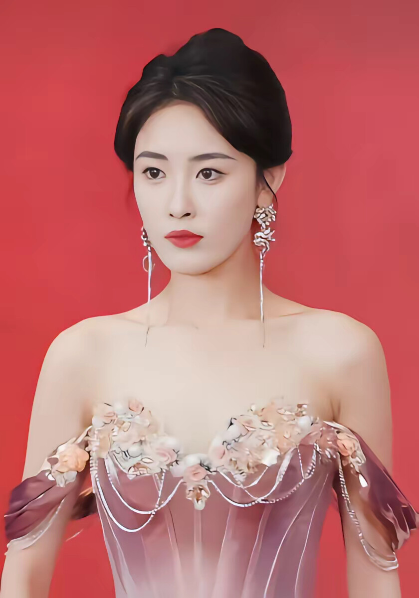 《业绩不达标！老板要和我谈恋爱》剧照