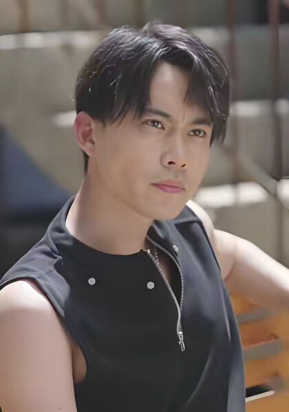 《我卖房救的他，正陪别人买豪车》剧照