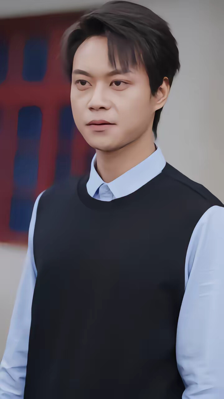 《科技大佬返乡，全村人不敢说话了》剧照