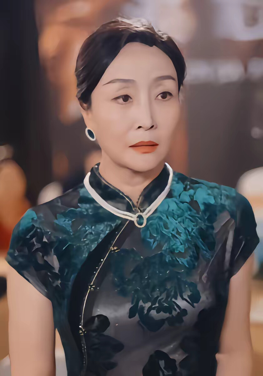 《荆棘中，她绽放为王》剧照