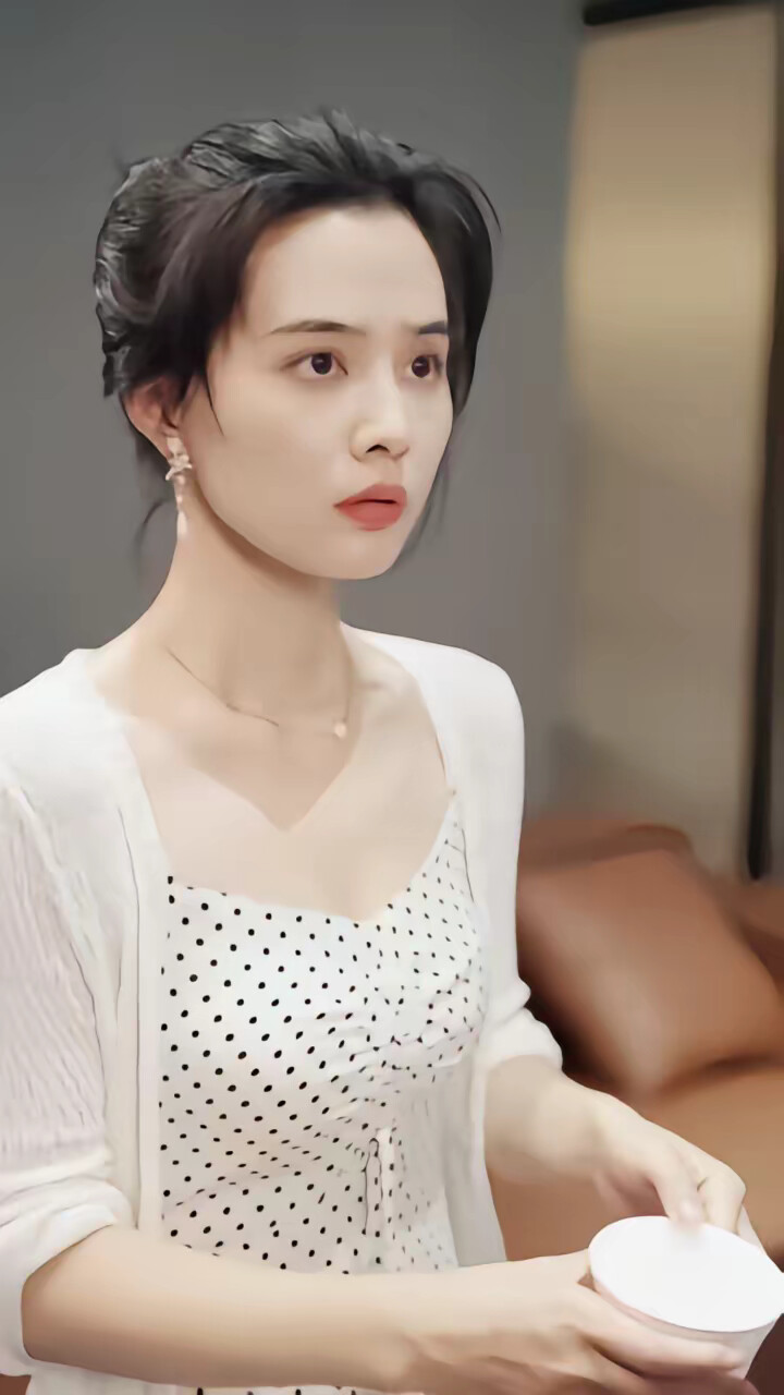 《隐婚后大佬夫妻每天撒糖虐渣》剧照