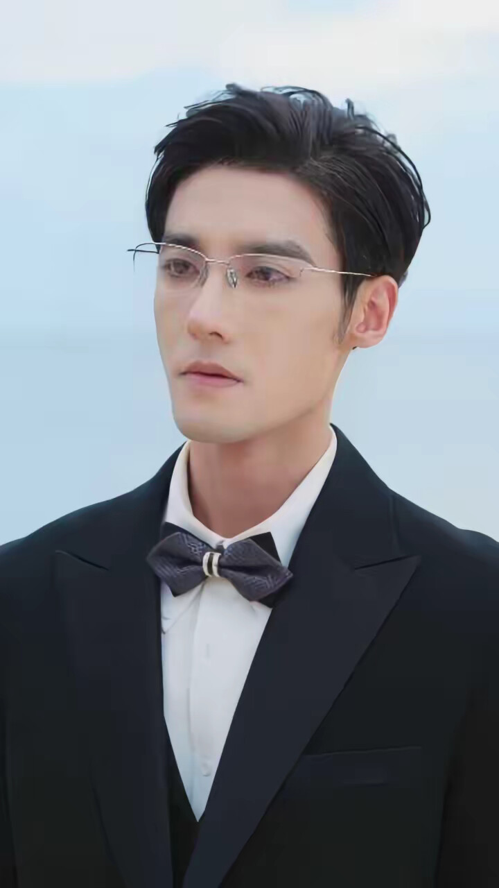 《她唇之下》剧照