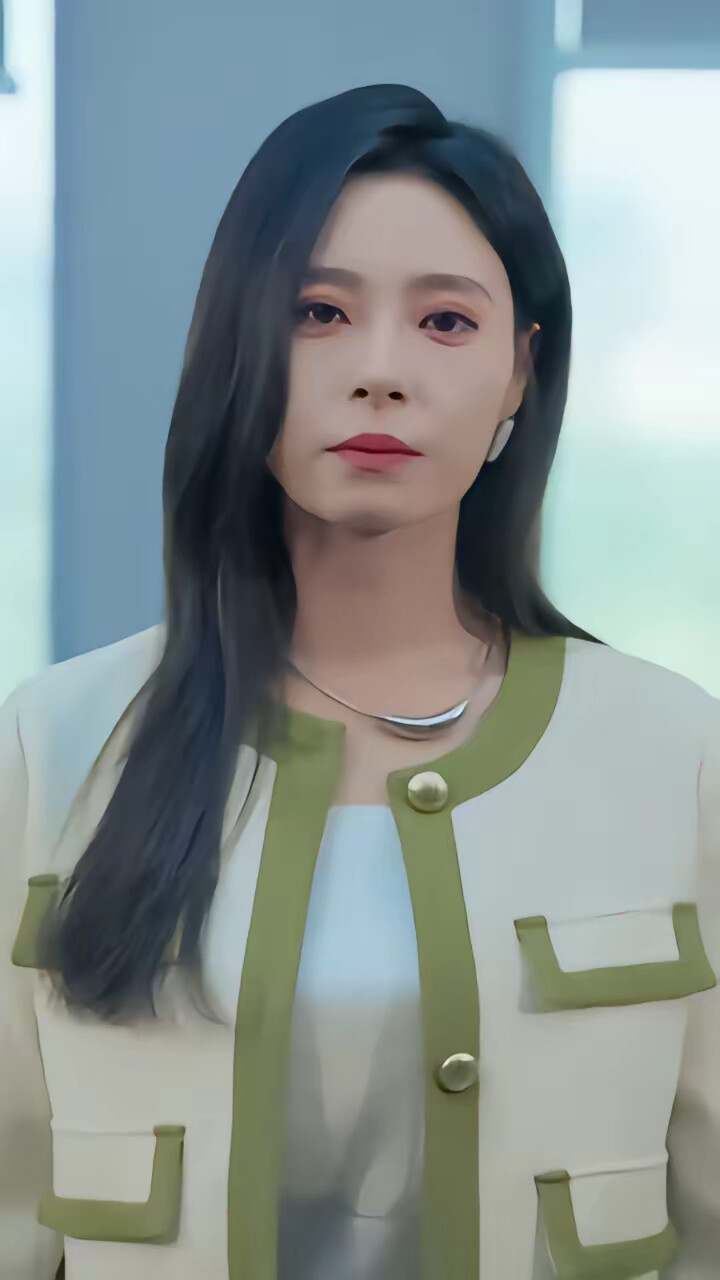 《她摘下婚戒那天，股市崩盘了》剧照