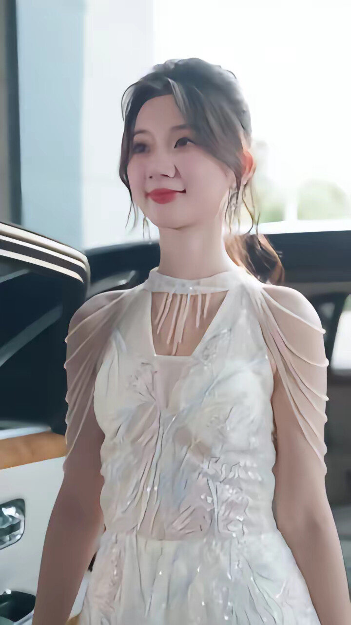 《美人皮下三百斤》剧照