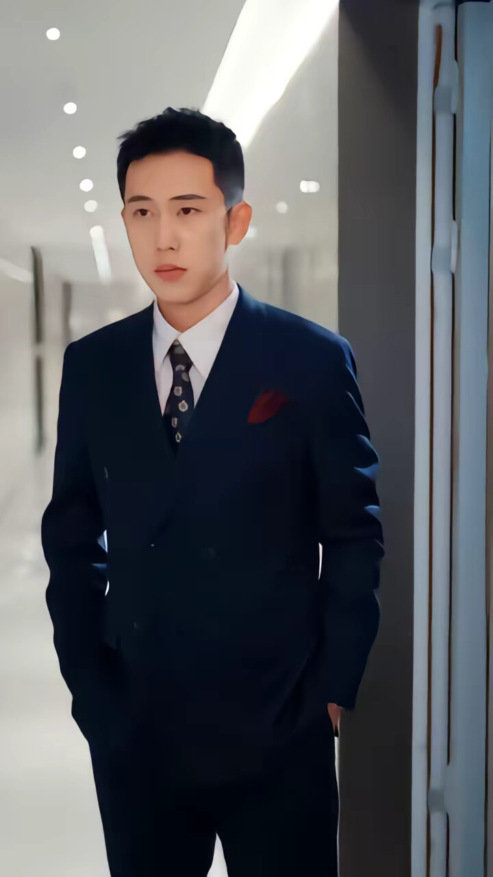 《前男友竟空降成为我老板》剧照