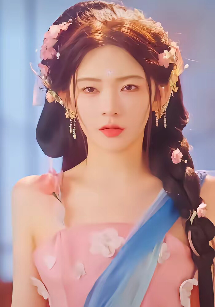 《抬水丫鬟重生后，仙尊日日求娶》剧照