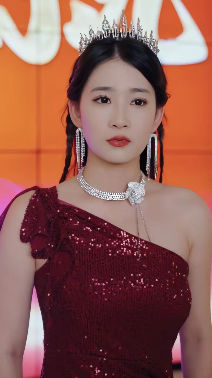 《重回顶流，前妻跪求我复合》剧照