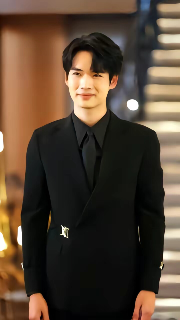 《重生抱走反派校花，女主悔不当初》剧照