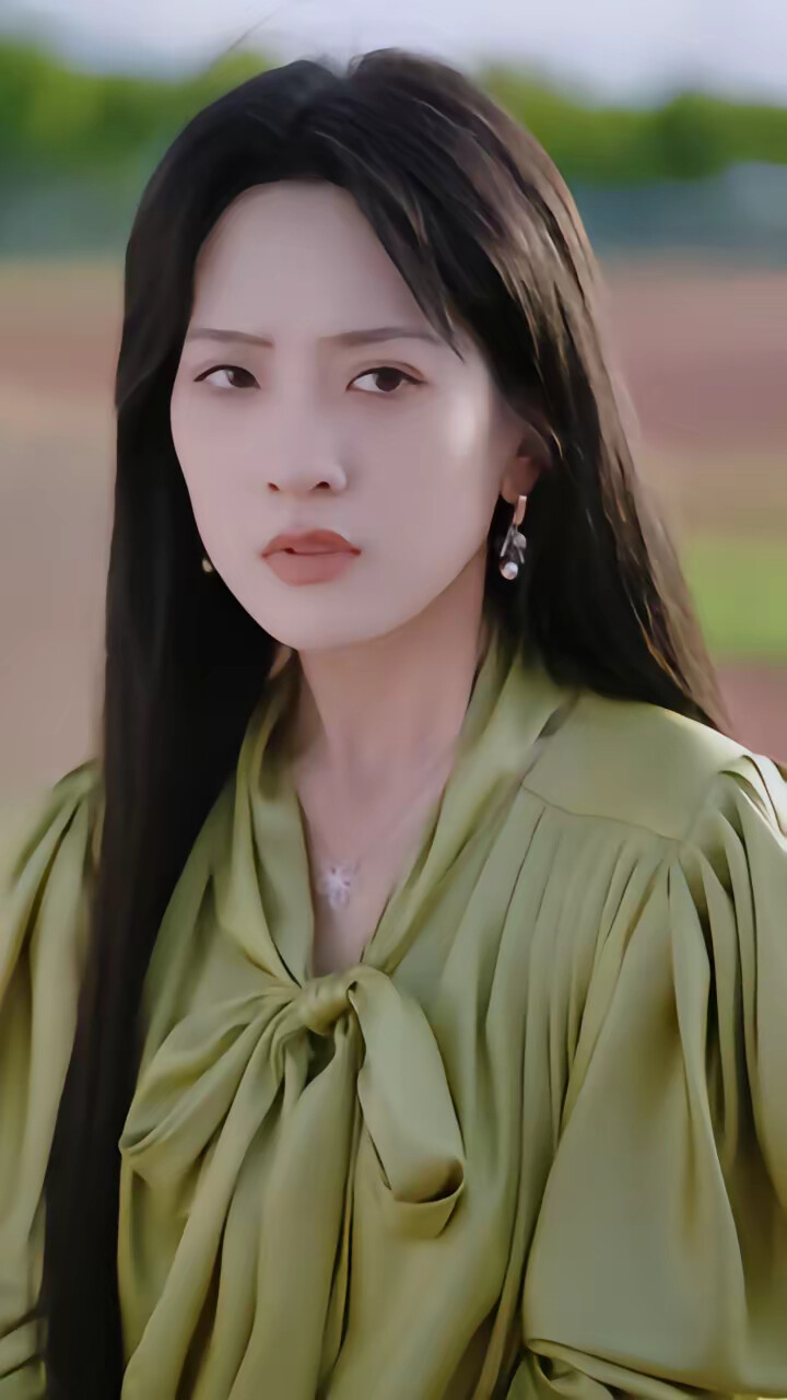 《刚开学，我竟然拿下冰山女神教授》剧照