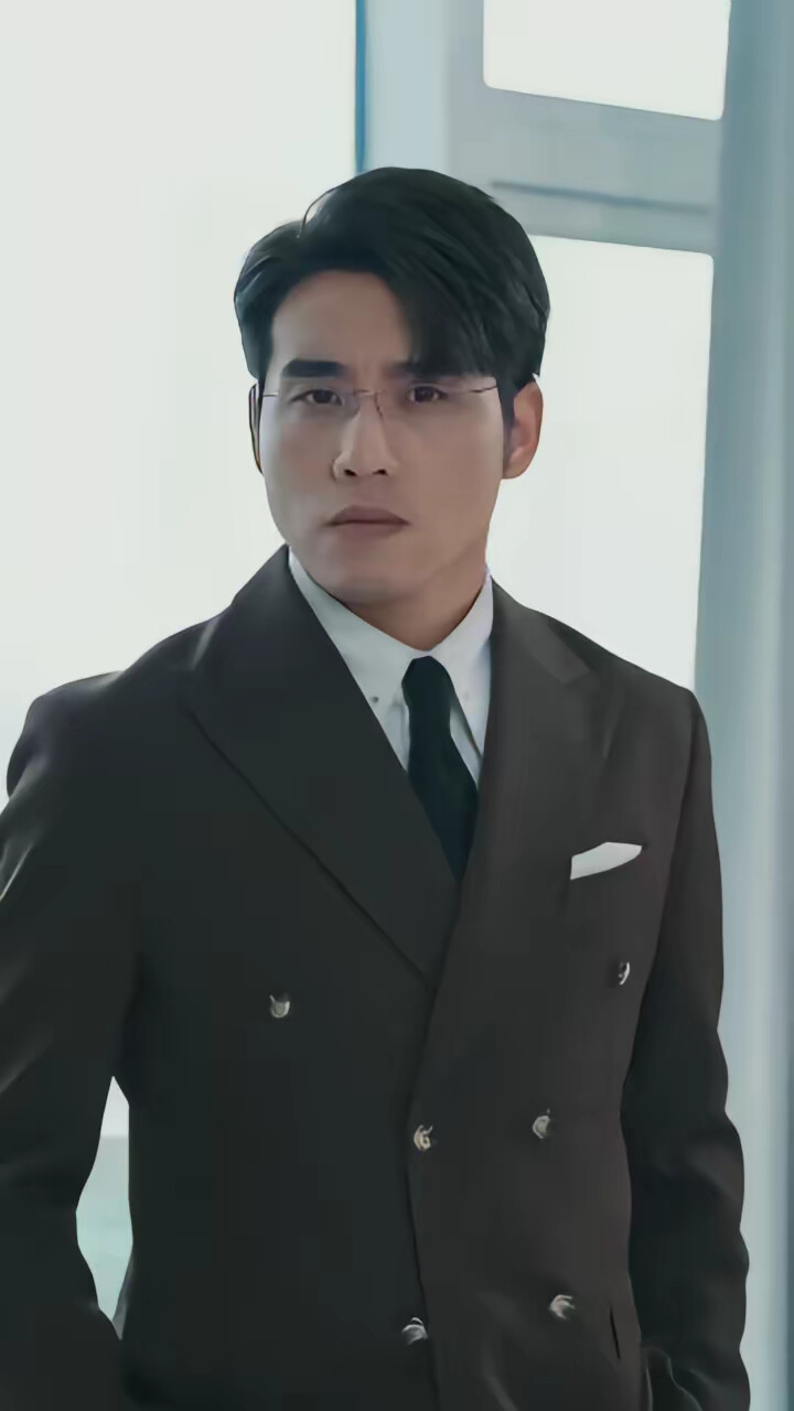 《她摘下婚戒那天，股市崩盘了》剧照