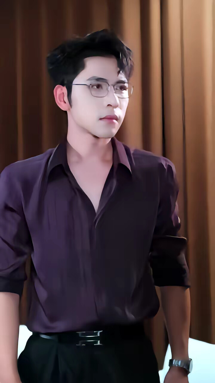 《婚礼现场，嫁给前任死对头》剧照