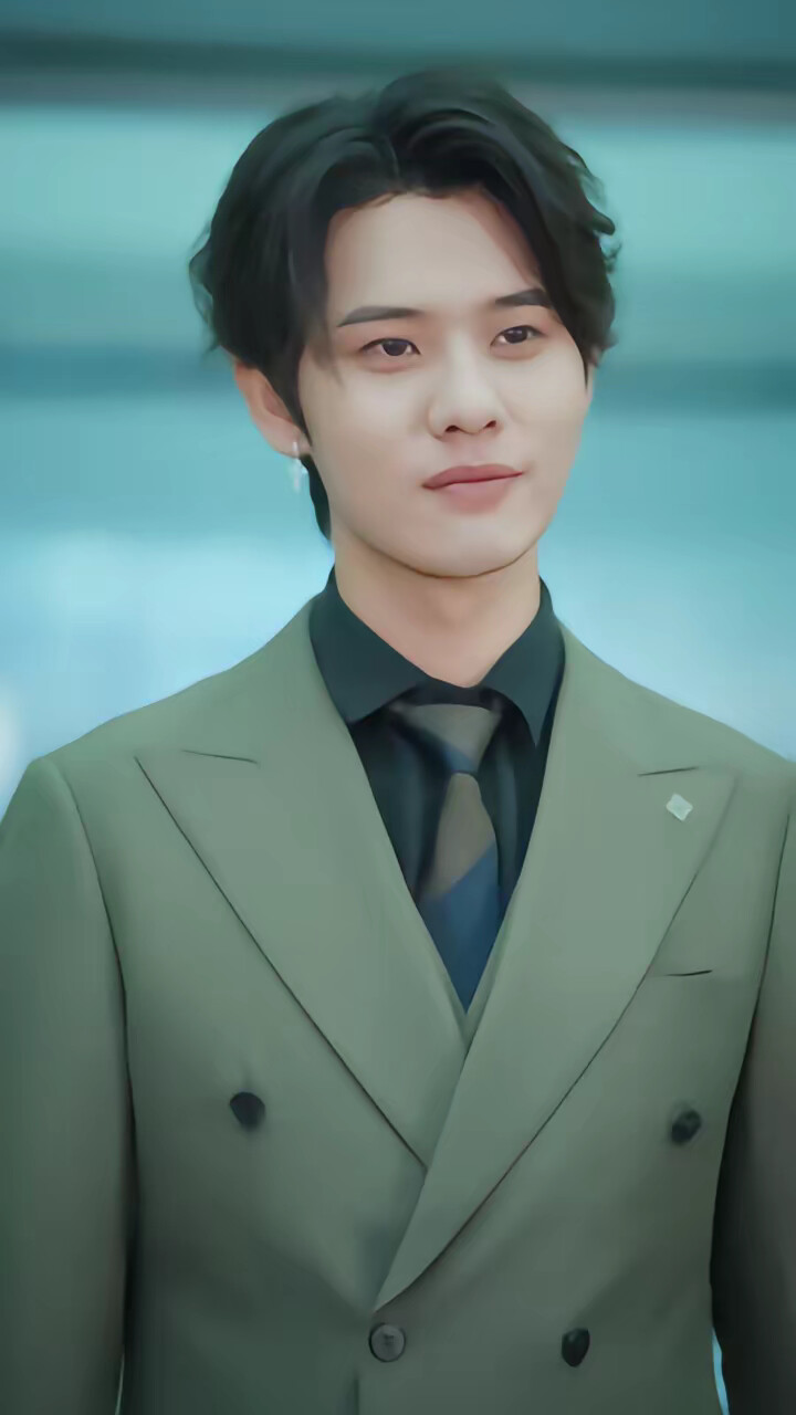 《与我坠星河》剧照