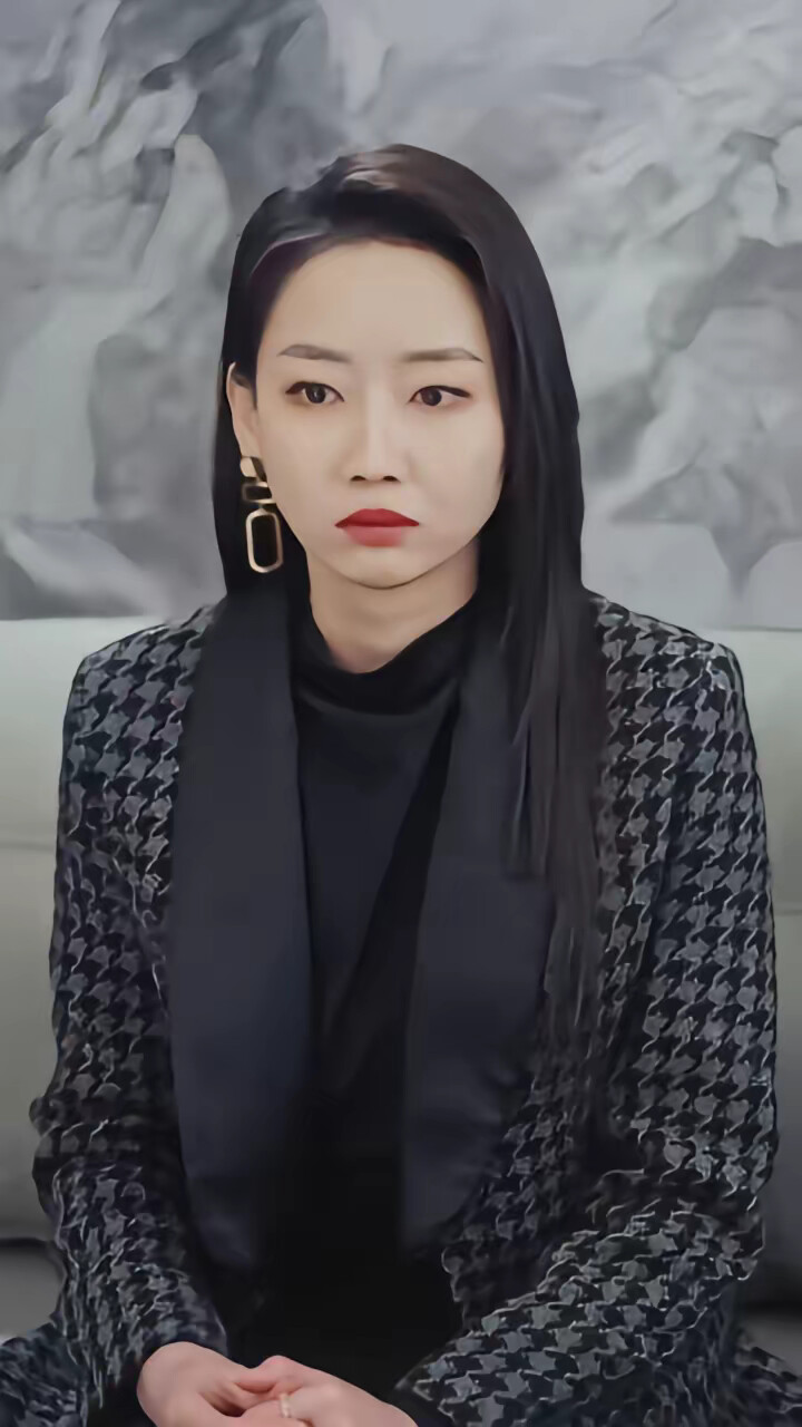 《救命！我和前女友们做同事》剧照