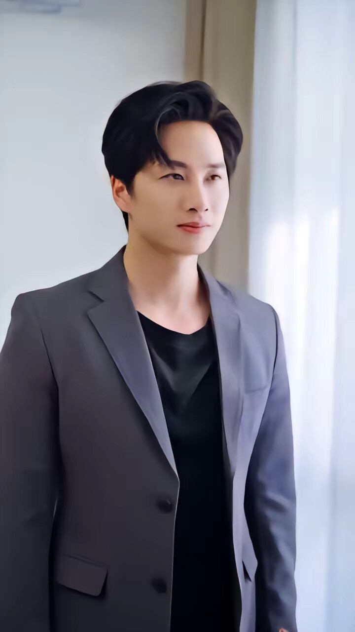 《与校花奔现，我的肆意人生系统》剧照