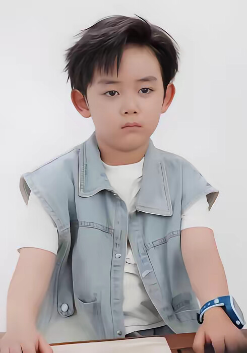 《给厂花妈咪钓个高冷爹地》剧照