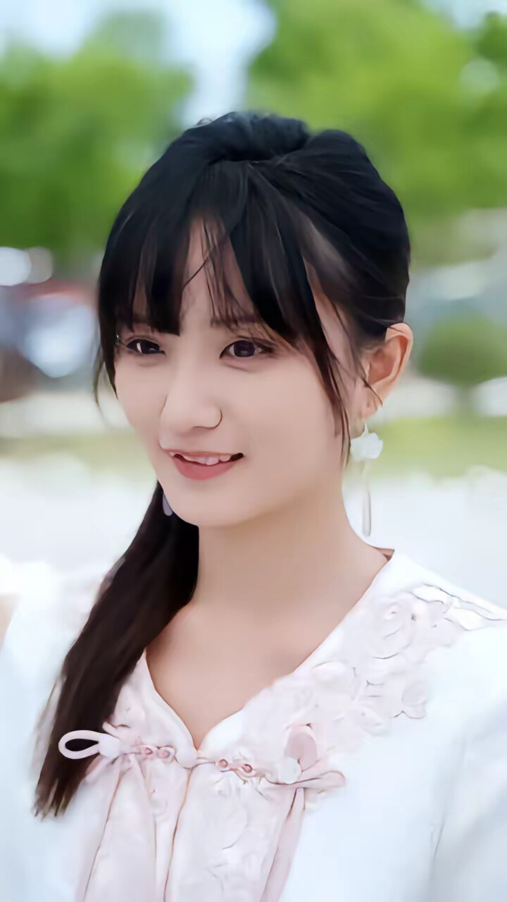 《刺激！真千金带吃瓜系统发大疯》剧照